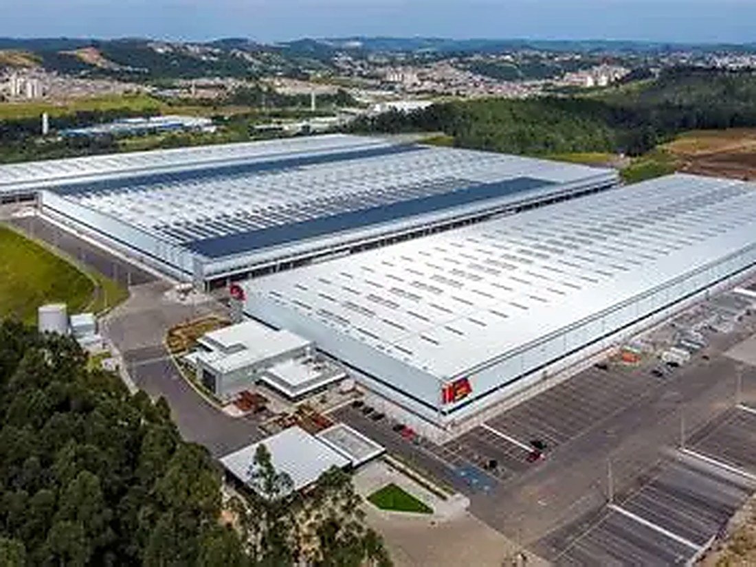 Vista aérea de um condomínio logístico